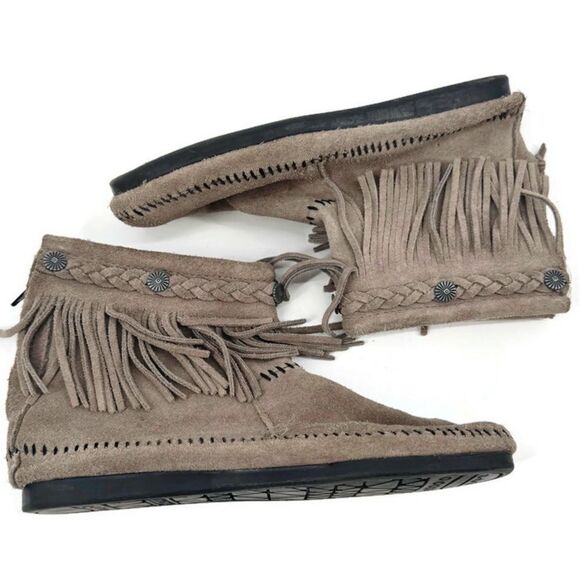 Grey Fringe Minnetonka Booties Women's Size 8 - Picture 1 of 8
